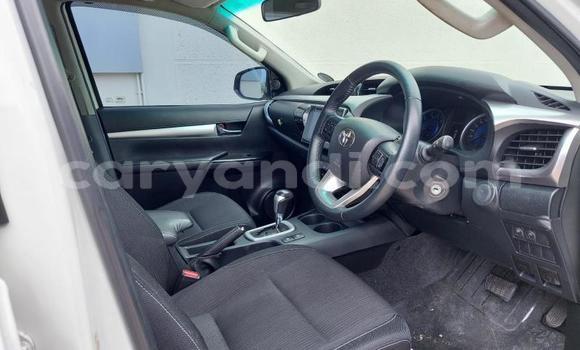 Acheter Occasion Voiture Toyota Hilux Blanc à Livingstone, Zambie Acheter Occasion Voiture Toyota Hilux Blanc à Livingstone, Zambie