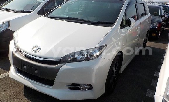 Acheter Occasion Voiture Toyota Wish Blanc à Livingstone, Zambie Acheter Occasion Voiture Toyota Wish Blanc à Livingstone, Zambie