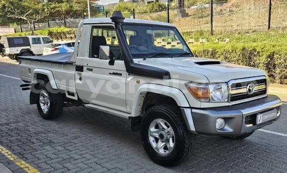 Nunua Ilio tumika Toyota Land Cruiser Nyeupe Gari ndani ya Livingstone nchini Zambia