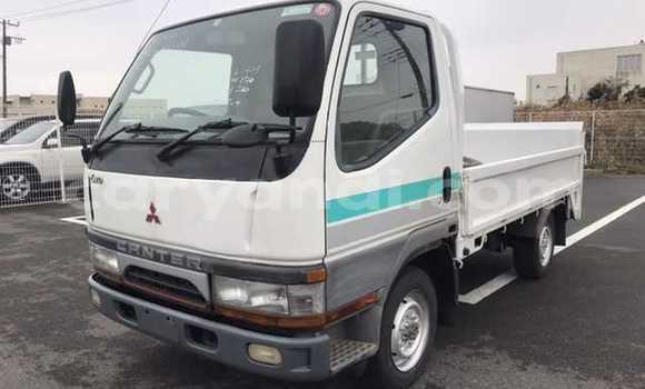 Acheter Occasion Utilitaire Mitsubishi Canter Blanc à Livingstone, Zambie Acheter Occasion Utilitaire Mitsubishi Canter Blanc à Livingstone, Zambie