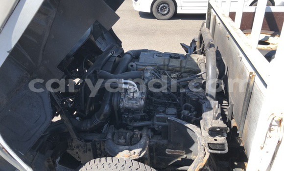 Acheter Occasion Utilitaire Mitsubishi Canter Blanc à Livingstone, Zambie Acheter Occasion Utilitaire Mitsubishi Canter Blanc à Livingstone, Zambie