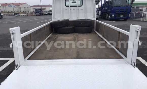 Acheter Occasion Utilitaire Mitsubishi Canter Blanc à Livingstone, Zambie Acheter Occasion Utilitaire Mitsubishi Canter Blanc à Livingstone, Zambie