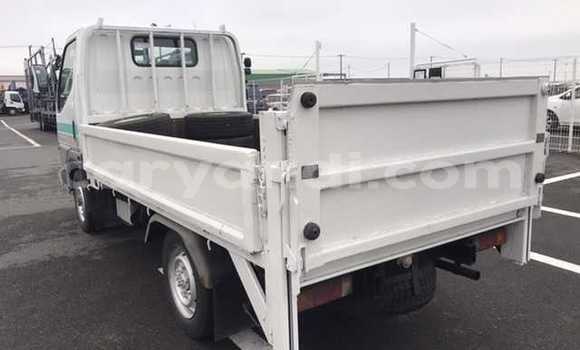 Acheter Occasion Utilitaire Mitsubishi Canter Blanc à Livingstone, Zambie Acheter Occasion Utilitaire Mitsubishi Canter Blanc à Livingstone, Zambie