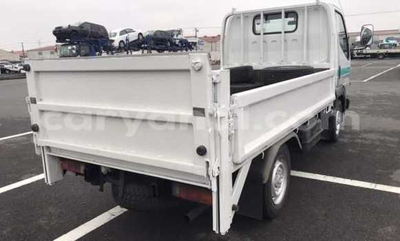 Acheter Occasion Utilitaire Mitsubishi Canter Blanc à Livingstone, Zambie Acheter Occasion Utilitaire Mitsubishi Canter Blanc à Livingstone, Zambie