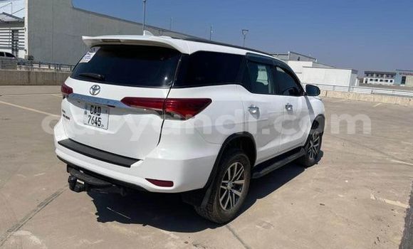 Tenga Tsaru Toyota Fortuner Tsvuku Mota in Lusaka in Zambia