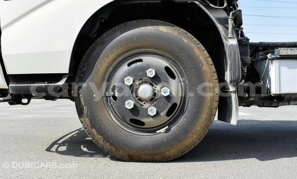 Buy Import Hino 300 Series White Truck in Import - Dubai in Zambia