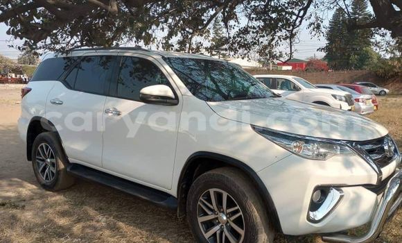 Acheter Occasion Voiture Toyota Fortuner Blanc à Lusaka, Zambie