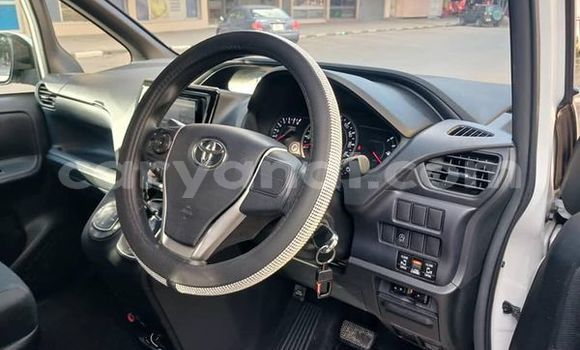 Tenga Tsaru Toyota Voxy Zvimwe Mota in Kalulushi in Copperbelt Tenga Tsaru Toyota Voxy Zvimwe Mota in Kalulushi in Copperbelt