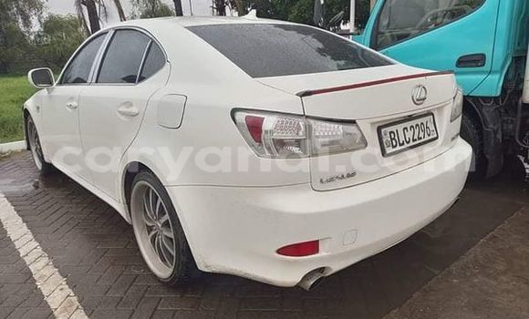 Buy Used Land Rover Defender White Car in Lusaka in Zambia