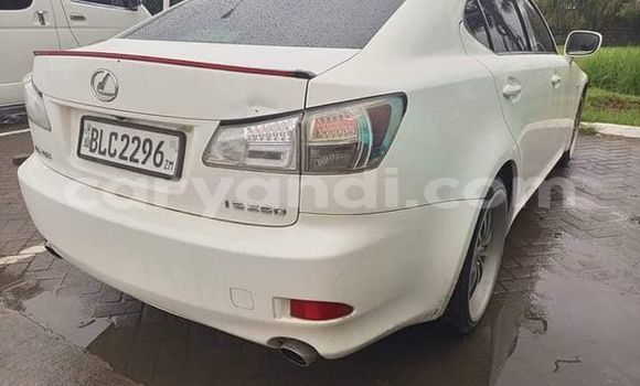 Nunua Ilio tumika Land Rover Defender Nyeupe Gari ndani ya Lusaka nchini Zambia Nunua Ilio tumika Land Rover Defender Nyeupe Gari ndani ya Lusaka nchini Zambia