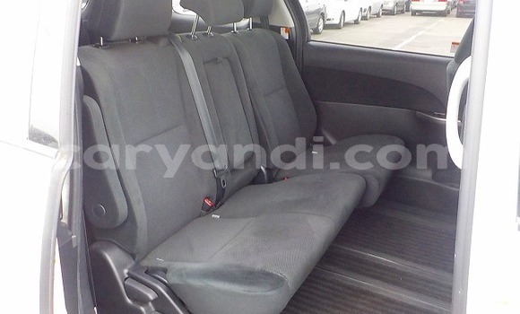 Acheter Occasion Voiture Toyota Estima Blanc à Livingstone, Zambie Acheter Occasion Voiture Toyota Estima Blanc à Livingstone, Zambie