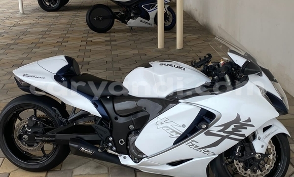 Buy Used Suzuki HAYABUSA White Bike in Lusaka in Zambia