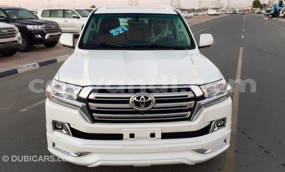 Tenga Imported Toyota Land Cruiser Chena Mota in Import - Dubai in Zambia Tenga Imported Toyota Land Cruiser Chena Mota in Import - Dubai in Zambia