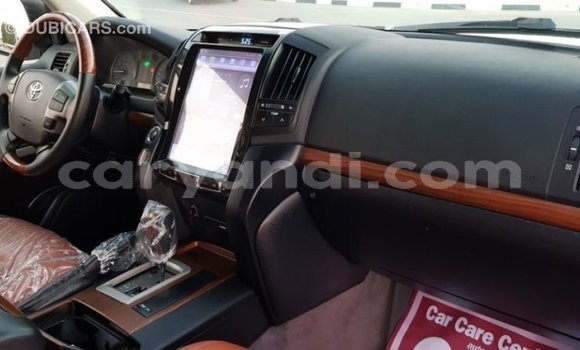 Tenga Imported Toyota Land Cruiser Chena Mota in Import - Dubai in Zambia Tenga Imported Toyota Land Cruiser Chena Mota in Import - Dubai in Zambia