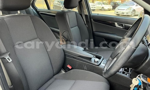 Nunua Ilio tumika Mercedes‒Benz C–Class Nyeupe Gari ndani ya Chinsali nchini Kaskazini Nunua Ilio tumika Mercedes‒Benz C–Class Nyeupe Gari ndani ya Chinsali nchini Kaskazini