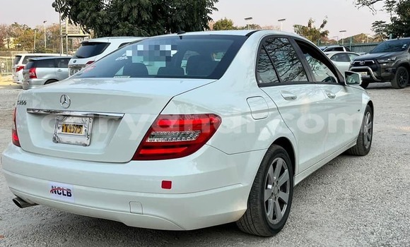 Nunua Ilio tumika Mercedes‒Benz C–Class Nyeupe Gari ndani ya Chinsali nchini Kaskazini Nunua Ilio tumika Mercedes‒Benz C–Class Nyeupe Gari ndani ya Chinsali nchini Kaskazini