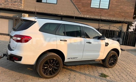 Nunua Ilio tumika Ford Everest Nyeupe Gari ndani ya Chingola nchini Zambia Nunua Ilio tumika Ford Everest Nyeupe Gari ndani ya Chingola nchini Zambia