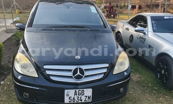 Buy Used Mercedes‒Benz 190 (W201) Black Car in Chingola in Zambia Buy Used Mercedes‒Benz 190 (W201) Black Car in Chingola in Zambia