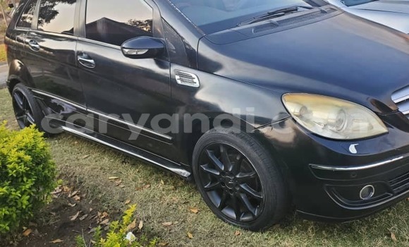 Buy Used Mercedes‒Benz 190 (W201) Black Car in Chingola in Zambia Buy Used Mercedes‒Benz 190 (W201) Black Car in Chingola in Zambia