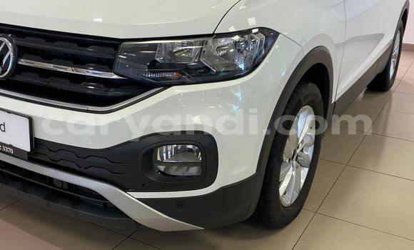 Buy Used Volkswagen T-Roc White Car in Lusaka in Zambia Buy Used Volkswagen T-Roc White Car in Lusaka in Zambia