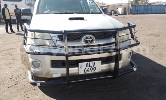 Nunua Ilio tumika Toyota Hilux Beige Gari ndani ya Lusaka nchini Zambia Nunua Ilio tumika Toyota Hilux Beige Gari ndani ya Lusaka nchini Zambia