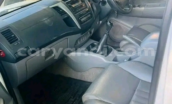 Nunua Ilio tumika Toyota Hilux Nyeupe Gari ndani ya Lusaka nchini Zambia Nunua Ilio tumika Toyota Hilux Nyeupe Gari ndani ya Lusaka nchini Zambia