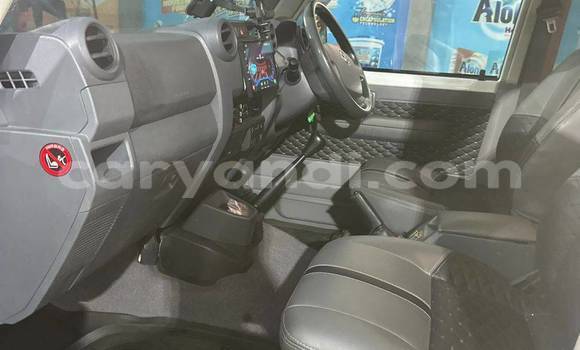 Acheter Occasion Voiture Land Rover Discovery Blanc à Chipata, Zambie Acheter Occasion Voiture Land Rover Discovery Blanc à Chipata, Zambie