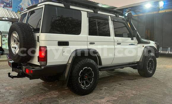 Acheter Occasion Voiture Land Rover Discovery Blanc à Chipata, Zambie Acheter Occasion Voiture Land Rover Discovery Blanc à Chipata, Zambie