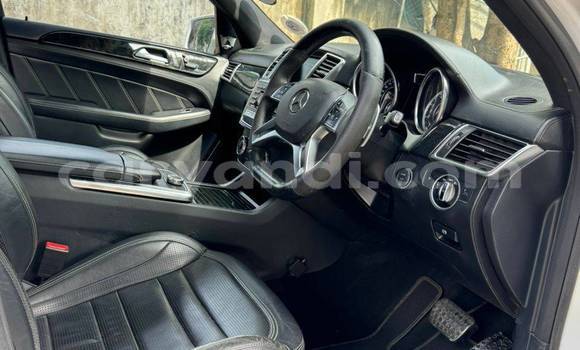 Acheter Occasion Voiture Mercedes‒Benz ML–Class Blanc à Chinsali, Nord Acheter Occasion Voiture Mercedes‒Benz ML–Class Blanc à Chinsali, Nord