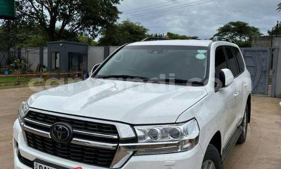 Buy Used Toyota Highlander White Car in Choma in Southern