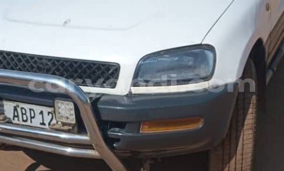 Acheter Occasion Voiture Toyota RAV4 Blanc à Chingola, Zambie Acheter Occasion Voiture Toyota RAV4 Blanc à Chingola, Zambie