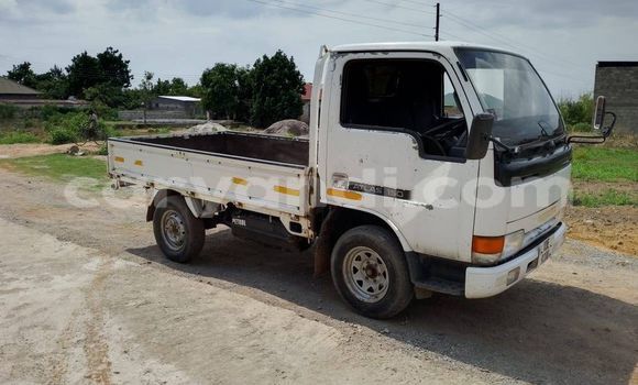 Acheter Occasion Utilitaire Nissan Evalia Blanc à Choma, Du sud Acheter Occasion Utilitaire Nissan Evalia Blanc à Choma, Du sud