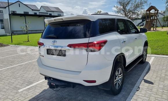 Nunua Ilio tumika Toyota Fortuner Nyeupe Gari ndani ya Lusaka nchini Zambia