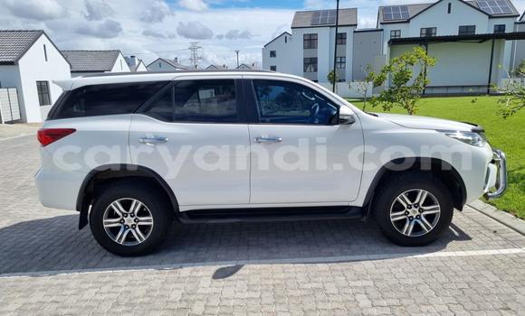 Acheter Occasion Voiture Toyota Fortuner Blanc à Lusaka, Zambie Acheter Occasion Voiture Toyota Fortuner Blanc à Lusaka, Zambie