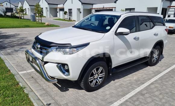 Nunua Ilio tumika Toyota Hilux Nyeupe Gari ndani ya Chilanga nchini Lusaka
