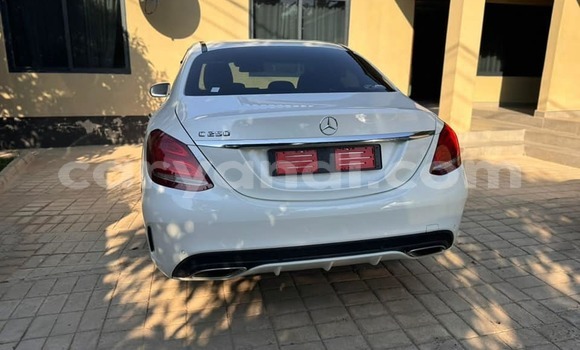 Acheter Occasion Voiture Mercedes‒Benz C–Class Blanc à Choma, Du sud Acheter Occasion Voiture Mercedes‒Benz C–Class Blanc à Choma, Du sud
