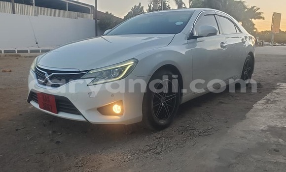 Buy Used Toyota Mark X White Car in Import - Dubai in Zambia