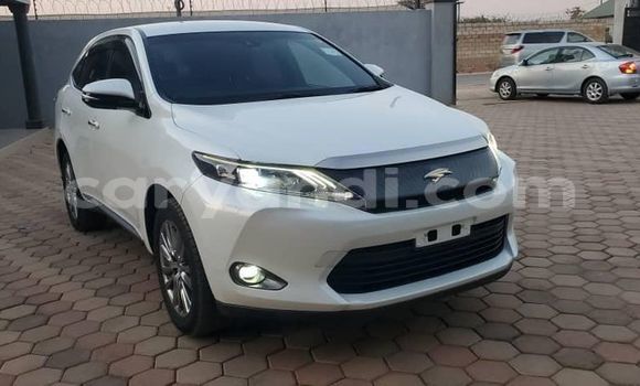 Nunua Ilio tumika Toyota Harrier Nyeupe Gari ndani ya Chipata nchini Zambia