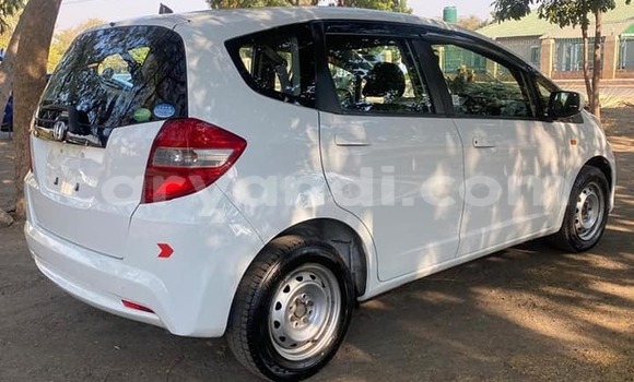 Acheter Occasion Voiture Honda FIT Blanc à Chipata, Zambie Acheter Occasion Voiture Honda FIT Blanc à Chipata, Zambie