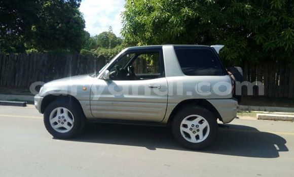 Acheter Occasion Voiture Toyota RAV4 Gris à Kitwe, Zambie Acheter Occasion Voiture Toyota RAV4 Gris à Kitwe, Zambie