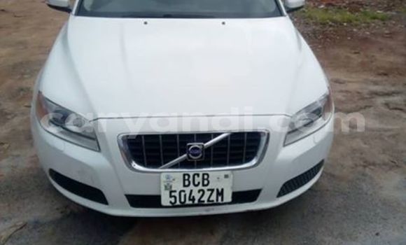 Buy Used Volvo V70 White Car in Kitwe in Zambia