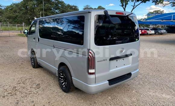 Tenga Tsaru Toyota Hiace Sirivha Mota in Lusaka in Zambia Tenga Tsaru Toyota Hiace Sirivha Mota in Lusaka in Zambia