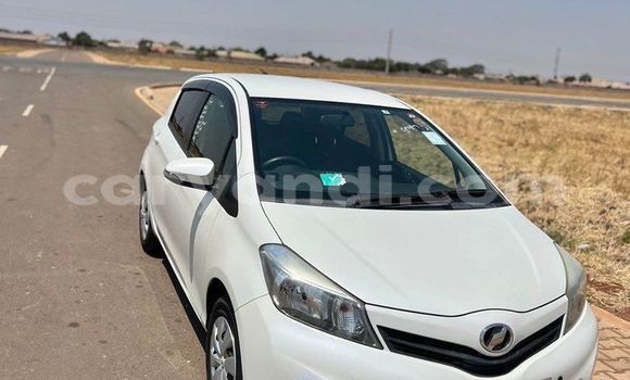 Acheter Occasion Voiture Toyota Vitz Blanc à Chilanga, Lusaka
