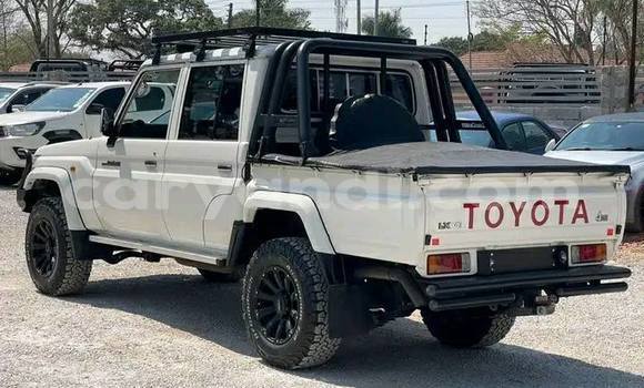 Acheter Occasion Voiture Toyota Land Cruiser Blanc à Chipata, Zambie Acheter Occasion Voiture Toyota Land Cruiser Blanc à Chipata, Zambie