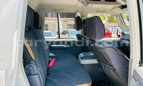 Acheter Occasion Voiture Toyota Land Cruiser Blanc à Chipata, Zambie Acheter Occasion Voiture Toyota Land Cruiser Blanc à Chipata, Zambie