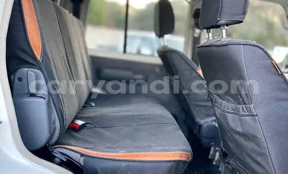 Acheter Occasion Voiture Toyota Land Cruiser Blanc à Chinsali, Nord Acheter Occasion Voiture Toyota Land Cruiser Blanc à Chinsali, Nord
