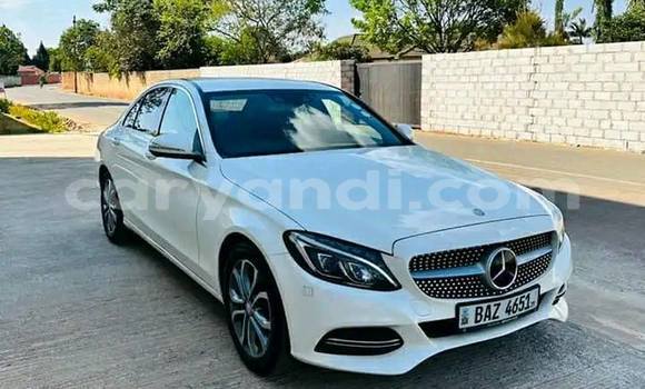 Nunua Ilio tumika Mercedes‒Benz C–Class Nyeupe Gari ndani ya Chama nchini Kusini Nunua Ilio tumika Mercedes‒Benz C–Class Nyeupe Gari ndani ya Chama nchini Kusini