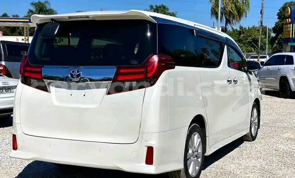 Acheter Occasion Voiture Toyota Alphard Blanc à Chinsali, Nord Acheter Occasion Voiture Toyota Alphard Blanc à Chinsali, Nord