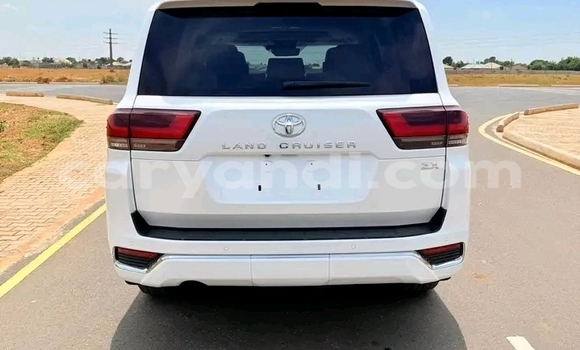 Buy Used Toyota Land Cruiser White Car in Kalomo in Southern Buy Used Toyota Land Cruiser White Car in Kalomo in Southern