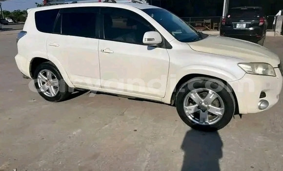 Buy Used Toyota Vanguard White Car in Kaoma in Western Buy Used Toyota Vanguard White Car in Kaoma in Western